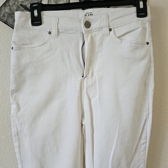 RefugeWomen's Denim White Flared High Rise Casual chic Jeans Size 3.. - Picture 5 of 12